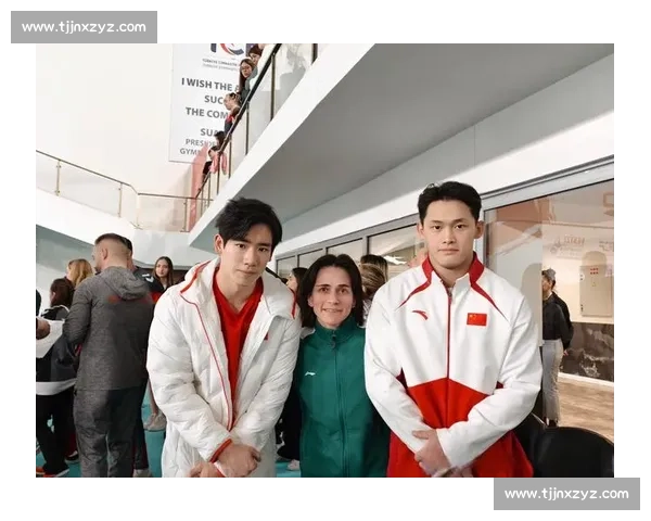 张博恒社媒晒银：路灯下的路，通向新周期